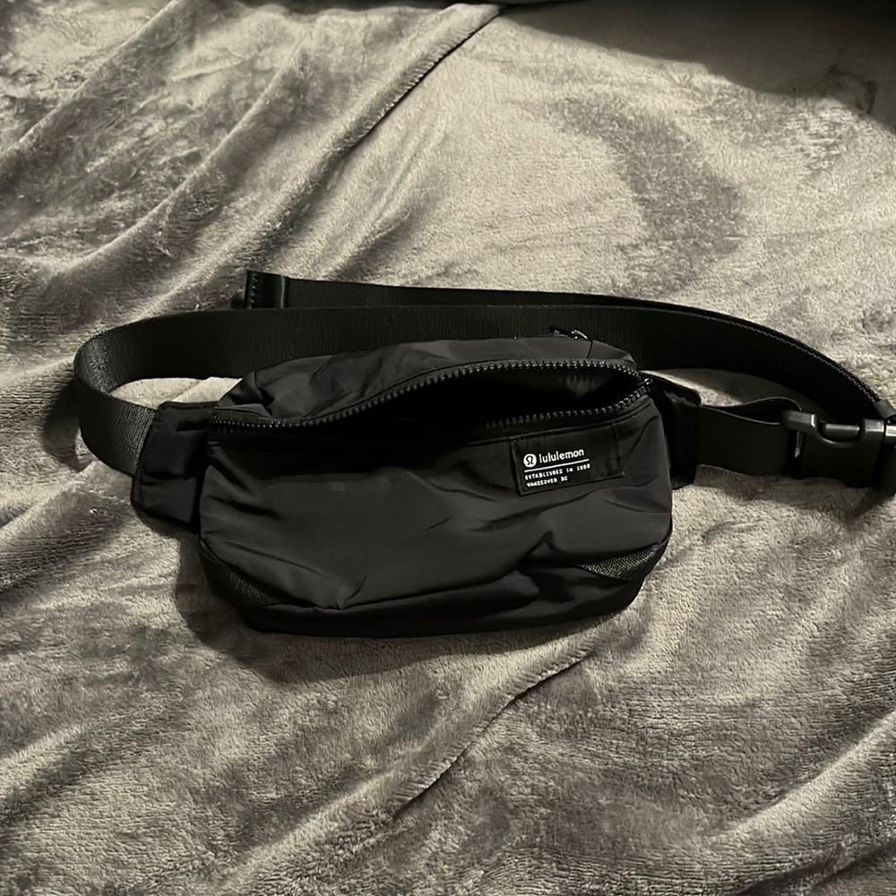 lululemon Clean Lines Belt Bag